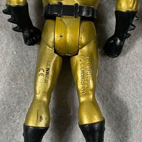 Vintage 1990 Batman DC Comic Kenner Gold Suit Action Figure W/ Helmet - Picture 5 of 6
